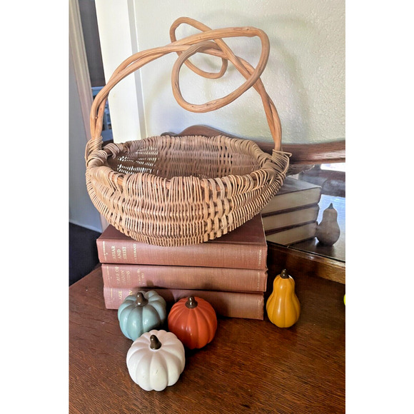 Vintage Primitive Farmhouse Basket Butt Buttocks Gathering Egg Eye Of God Wicker - Picture 1 of 9